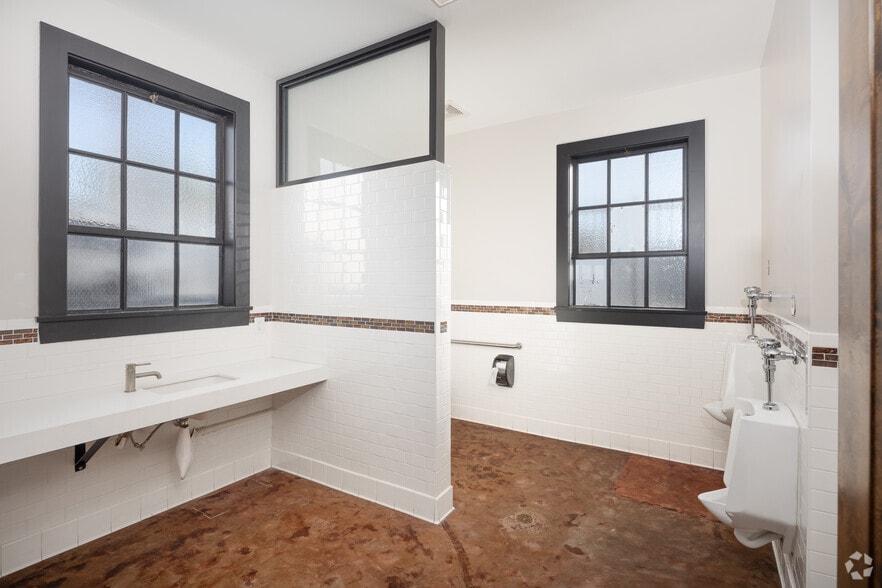 More Photos Of 6728 Bright Ave, Whittier Storefront For Sale