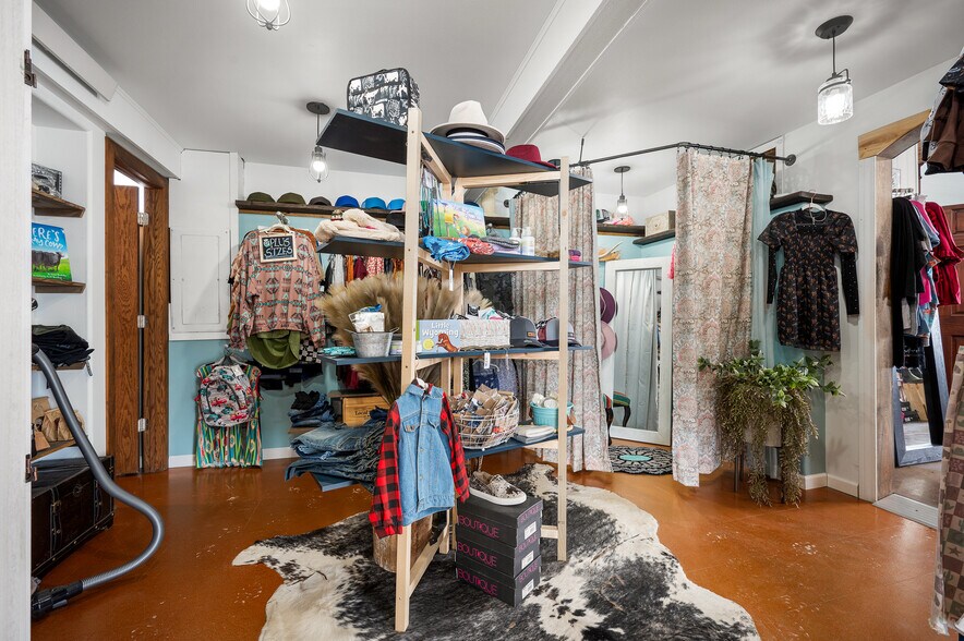 More Photos Of 330 W US-14 Hwy, Sundance General Retail For Sale