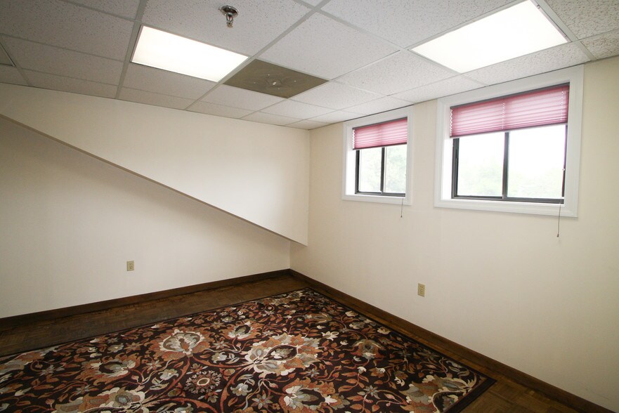 More Photos Of 205 Worcester Ct, Falmouth Loft Creative Space For Sale