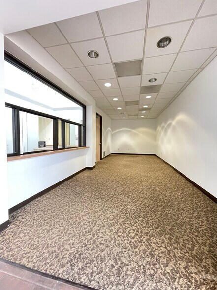 More Photos Of 215 Oak Dr S, Lake Jackson Medical For Lease