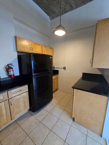 More Photos Of 401 Kamakee St, Honolulu Office For Lease