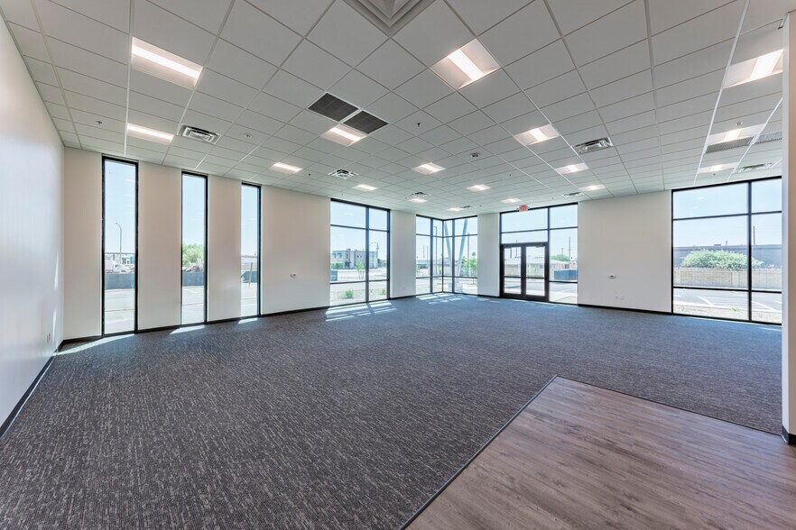 More Photos Of 6550 W Orangewood Ave, Glendale Warehouse For Lease