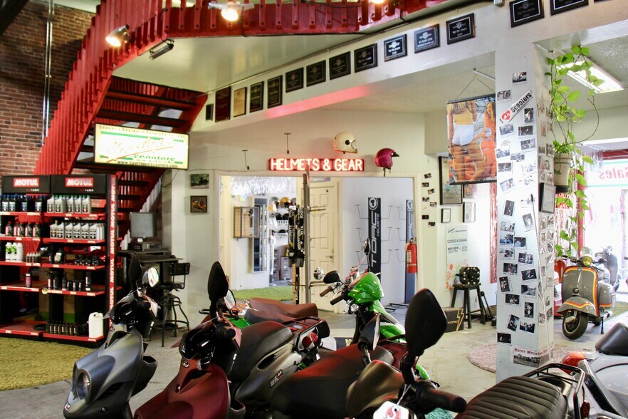 More Photos Of 154-160 S Broadway, Denver Storefront For Lease