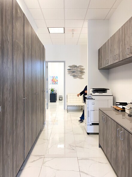 More Photos Of 7200 Corporate Center Dr, Miami Unknown For Lease