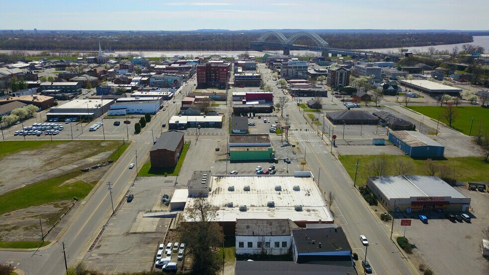 More Photos Of 624 State St, New Albany Storefront For Sale