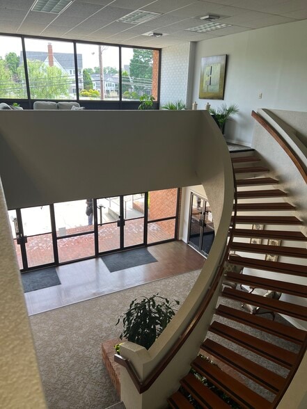 More Photos Of 3807 Brandon Ave SW, Roanoke Office For Lease