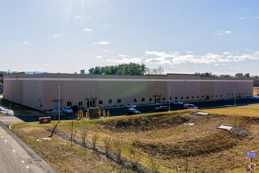 More Photos Of 48 Corporate Circle, Albany Warehouse For Lease