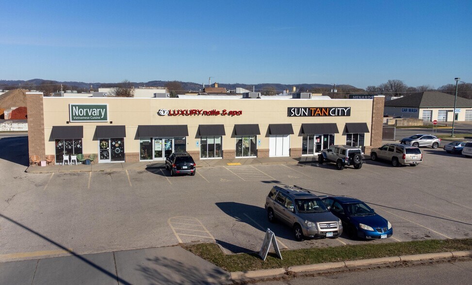 More Photos Of 1035 Frontenac Dr, Winona Storefront For Sale