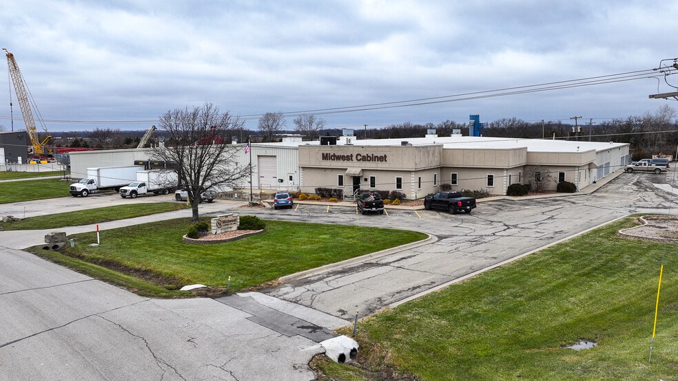 More Photos Of 1674 N Industrial Ave, Ottawa Manufacturing For Sale