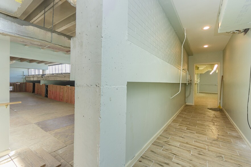 More Photos Of 2415 Church St, Galveston Light Distribution For Lease