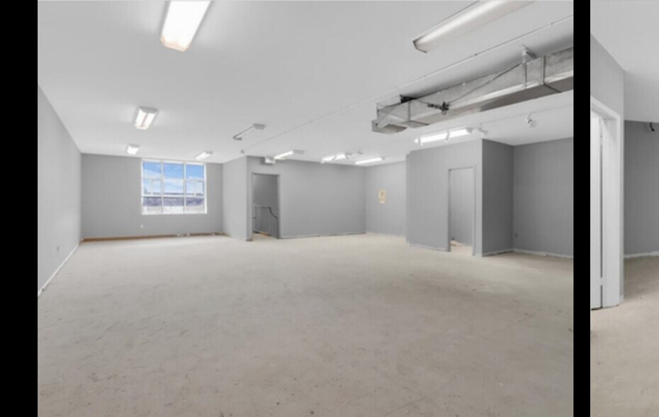 More Photos Of 2547 Eglinton Ave W, Toronto Storefront Retail Office For Sale