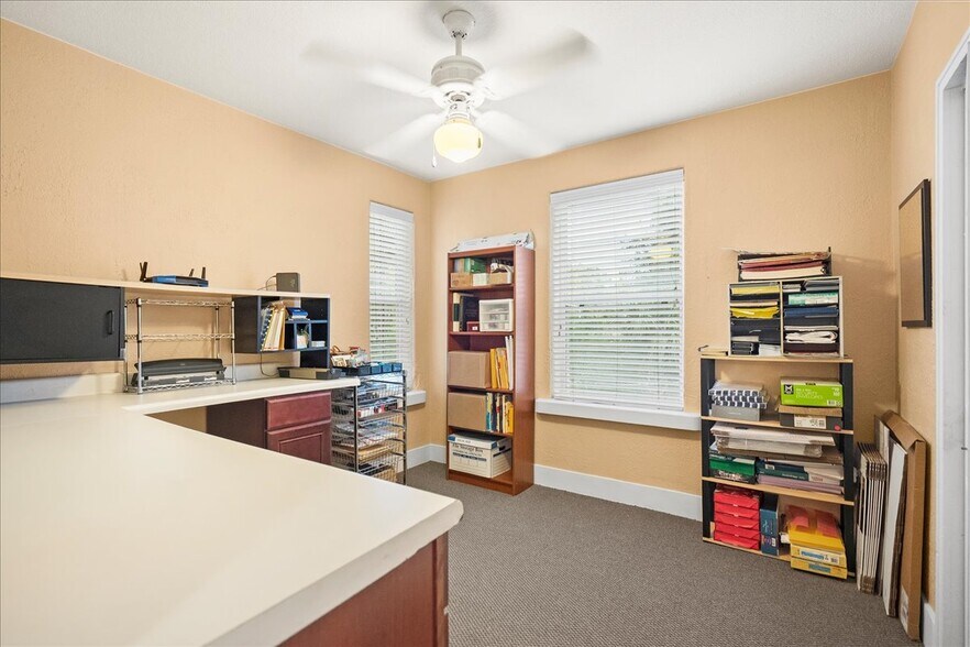 More Photos Of 15325 North Main St, Jacksonville Flex For Sale