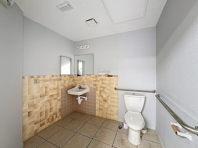 More Photos Of 2418 Highway 44 W, Inverness Storefront For Lease