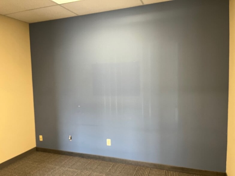 More Photos Of 100 N Morain St, Kennewick General Retail For Lease