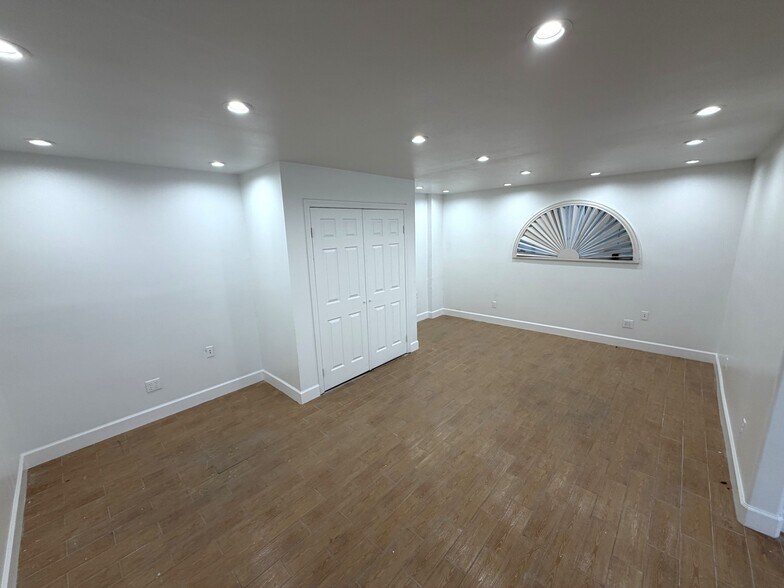 More Photos Of 1111 Paulsun St, San Antonio Light Manufacturing For Lease