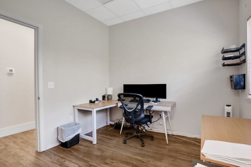 More Photos Of 1540 Business Center Dr, Orange Park Office For Lease