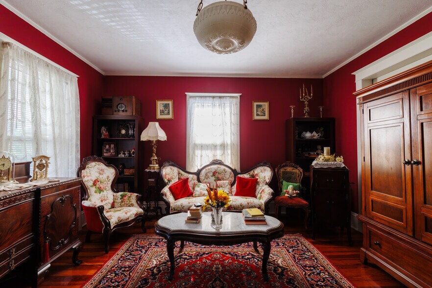More Photos Of 215 E French Ave, Orange City Hospitality For Sale