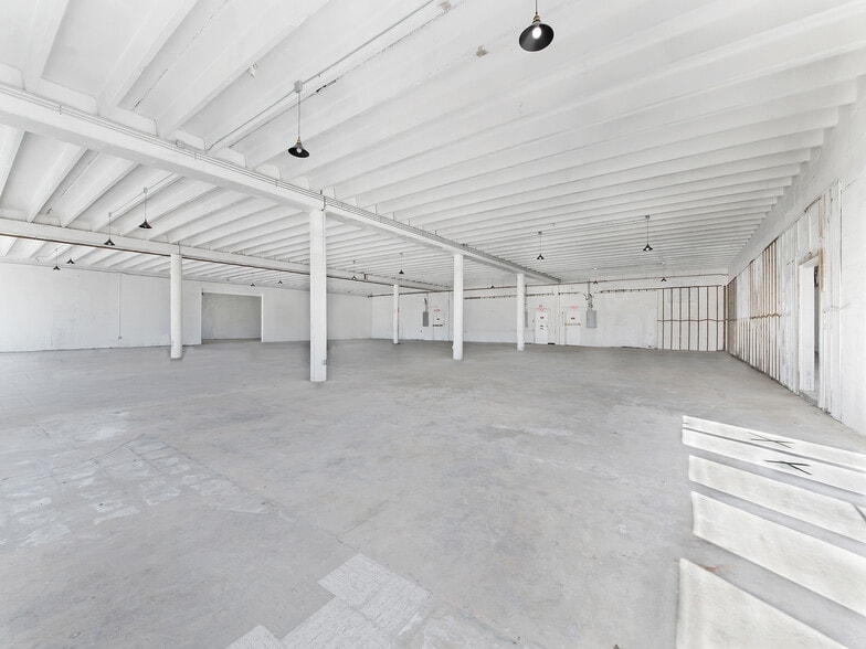 More Photos Of 410-470 NE 1st Ave, Hallandale Restaurant For Lease