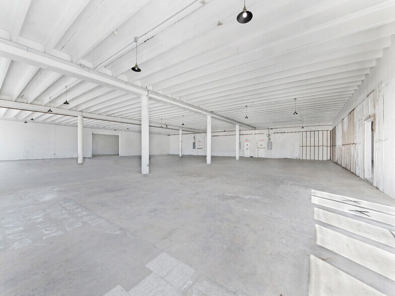 More Photos Of 410-470 NE 1st Ave, Hallandale Restaurant For Lease