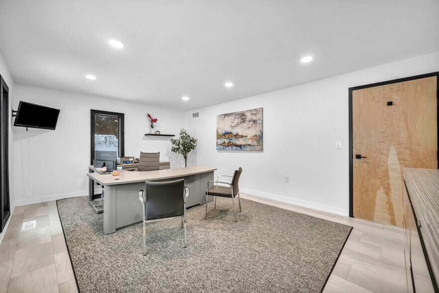 More Photos Of 1929 E Royalton Rd, Broadview Heights Office For Lease