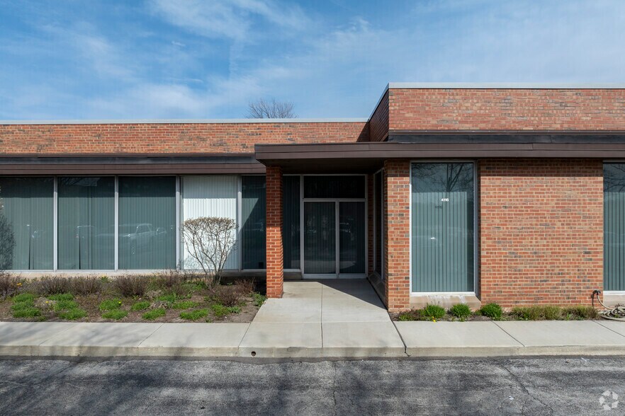 More Photos Of 4100-4128 N Nashville Ave, Chicago Light Manufacturing For Lease