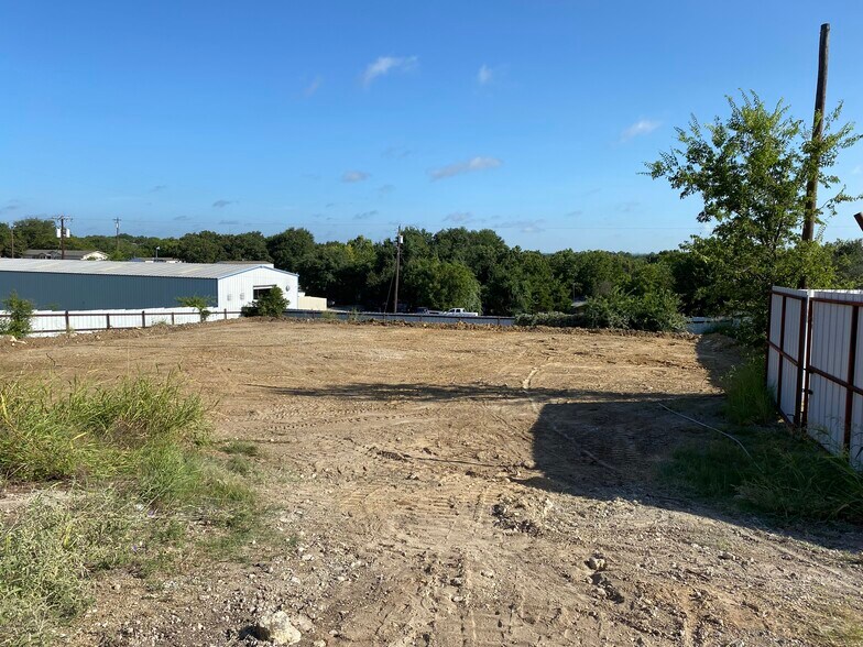 More Photos Of 3879 Fort Worth Hwy, Weatherford Showroom For Sale