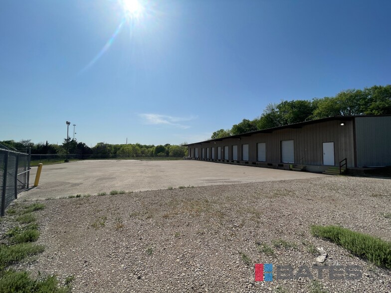 More Photos Of 800 NW McKinney St, Rice Showroom For Sale