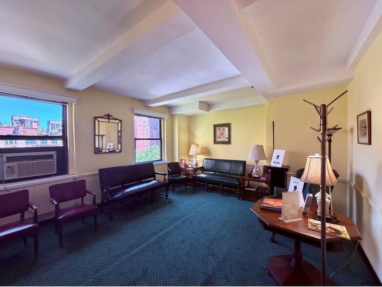 More Photos Of 115 E 61st St, New York Office For Sale