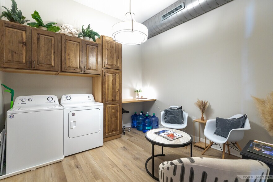 More Photos Of 537 W Main St, Sun Prairie Office For Sale