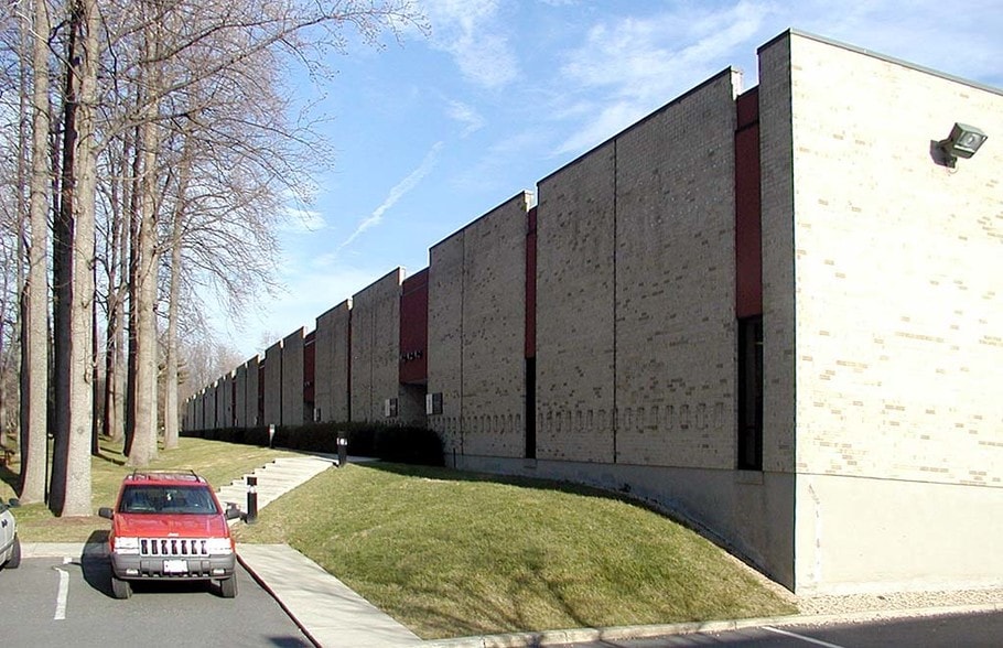 More Photos Of 9050 Red Branch Rd, Columbia Industrial For Lease