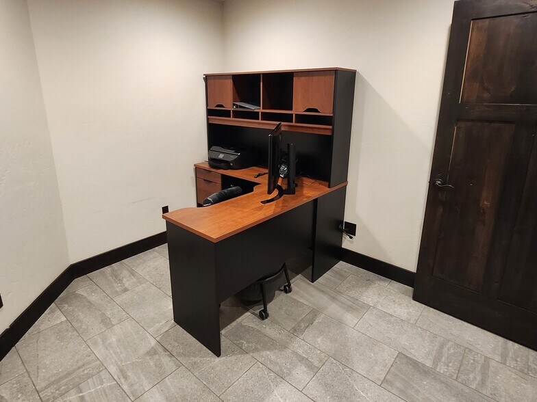 More Photos Of 10157 N Taryne St, Hayden Warehouse For Lease