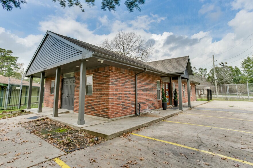 More Photos Of 5905 Treaschwig Rd, Spring Office For Lease