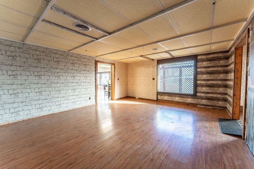 More Photos Of 1770 S Wabash St, Wabash Freestanding For Sale