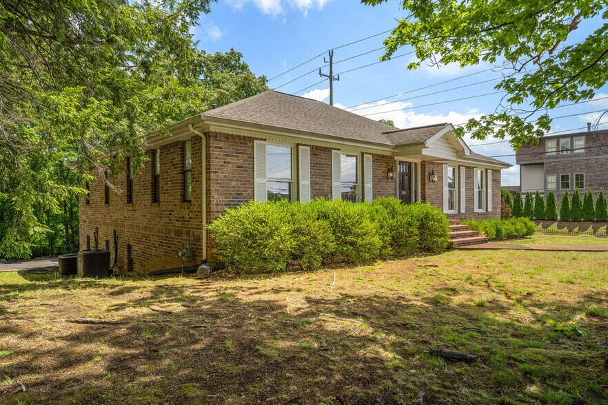 More Photos Of 300 Forest Ave, Chattanooga Office For Sale