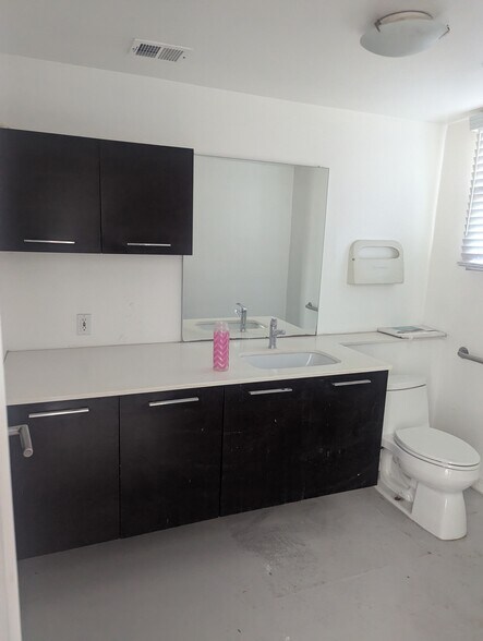 More Photos Of 8805 Santa Monica Blvd, West Hollywood Storefront Retail Office For Lease