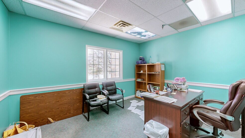 More Photos Of 1701 Spring St, Jeffersonville Medical For Sale