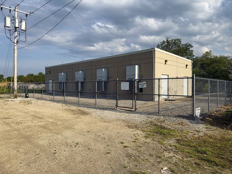 More Photos Of 3154 Depot st, Wawaka Office For Sale