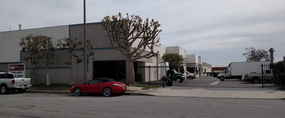 More Photos Of 146 W 132nd St, Los Angeles Warehouse For Lease