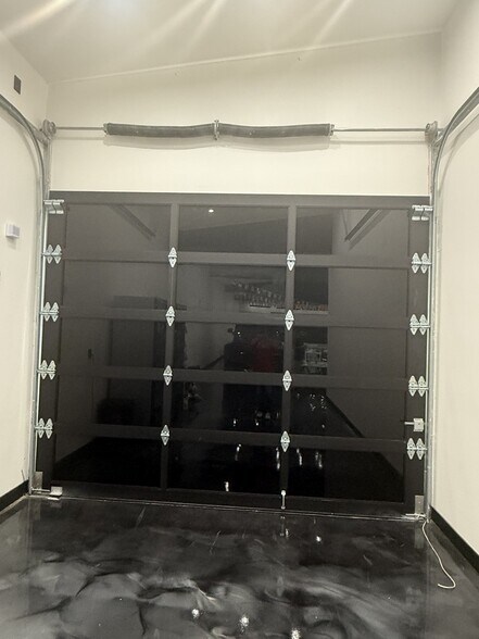 More Photos Of 3075 California St, Burbank Warehouse For Lease