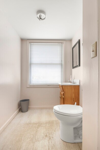 More Photos Of 322 Fairview Ave, Hudson Medical For Sale