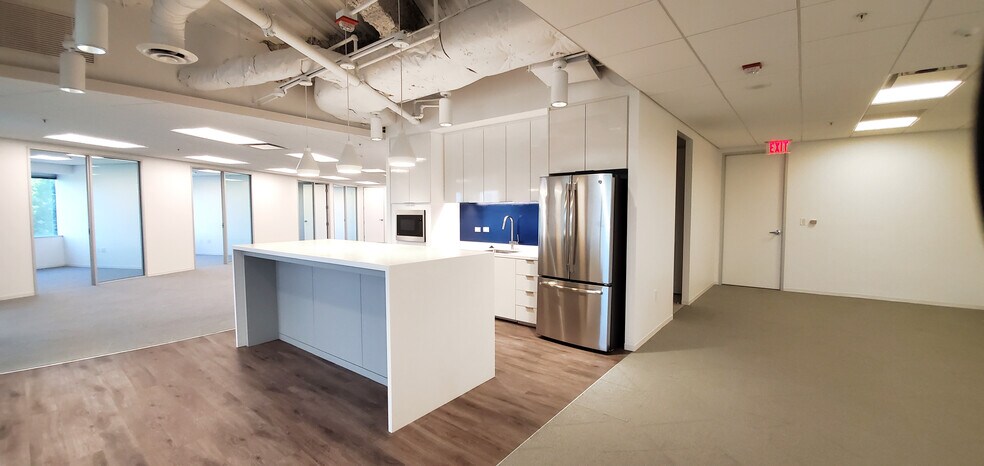 More Photos Of 2010 Corporate Ridge Rd, McLean Office For Lease
