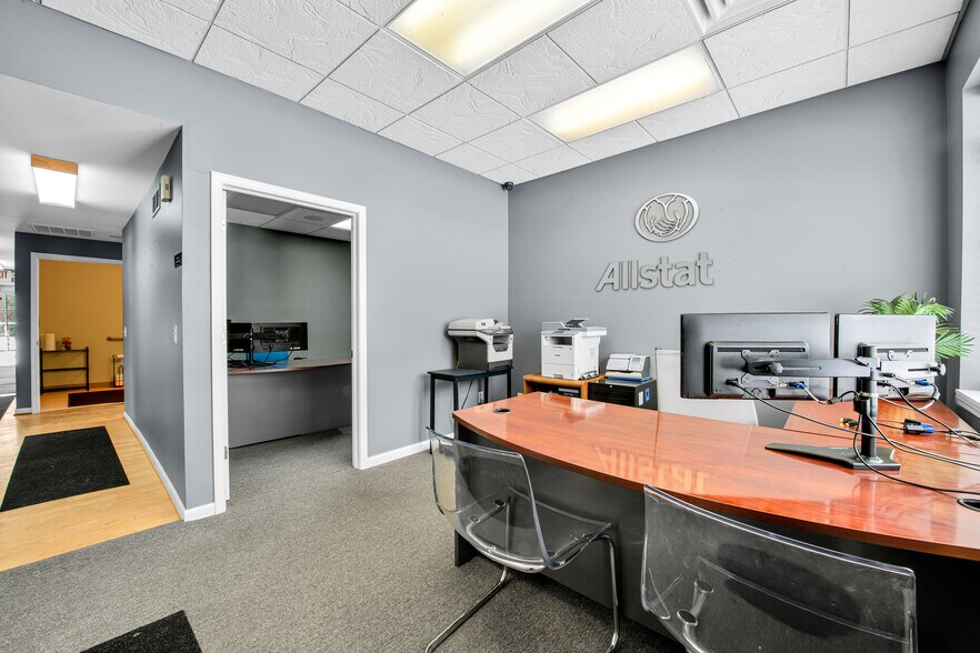 More Photos Of 3048 W Clarkston Rd, Lake Orion Office Residential For Sale