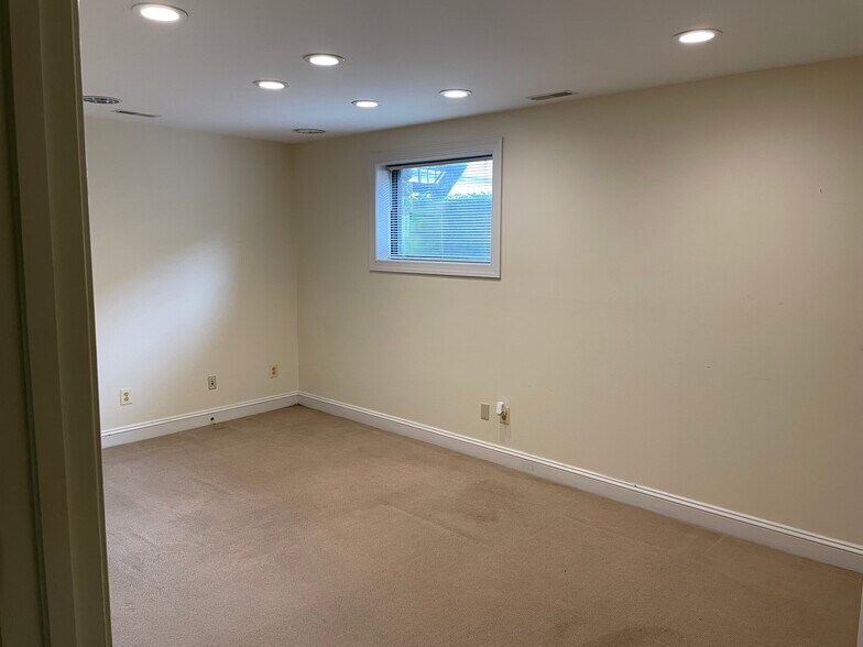 More Photos Of 2401 York Rd, Timonium Medical For Sale