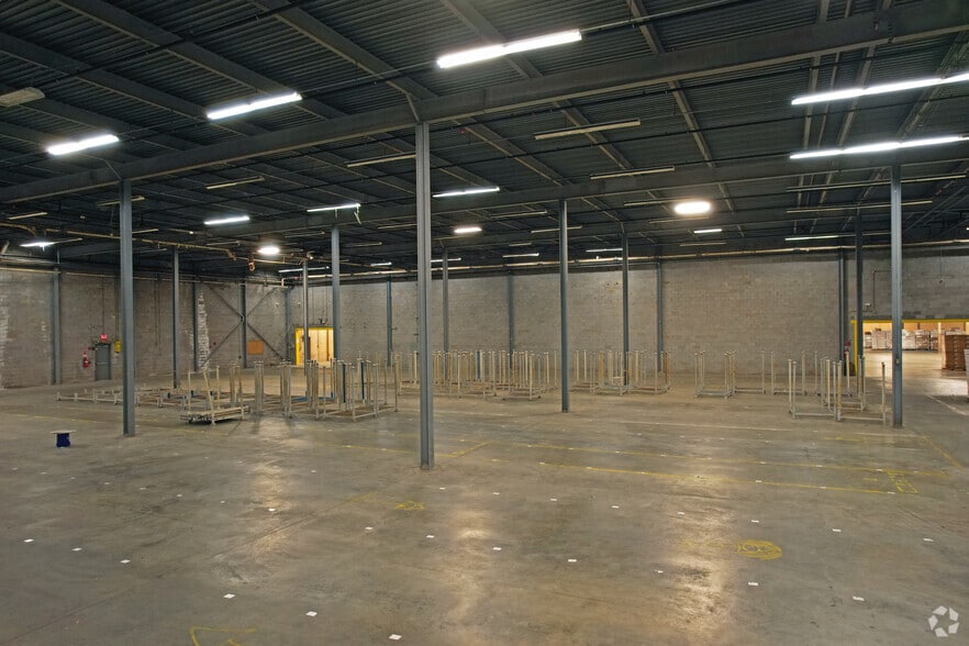 More Photos Of 572 S New St, Eden Distribution For Lease