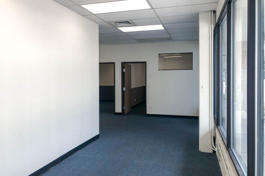 More Photos Of 250 E Dry Creek Rd, Littleton Unknown For Lease