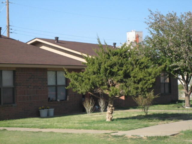 More Photos Of 622 NW 5th St, Dimmitt Apartments For Sale