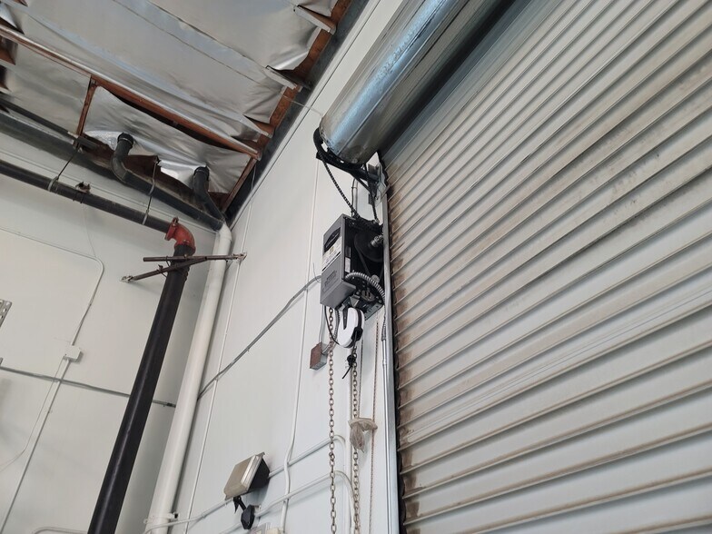 More Photos Of 800 S Rochester Ave, Ontario Warehouse For Lease