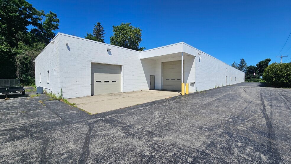 More Photos Of 168 W Main St, Honeoye Falls Warehouse For Lease
