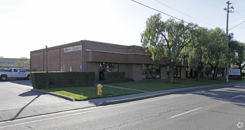 Primary Photo Of 450 Lakeville St, Petaluma General Retail For Lease