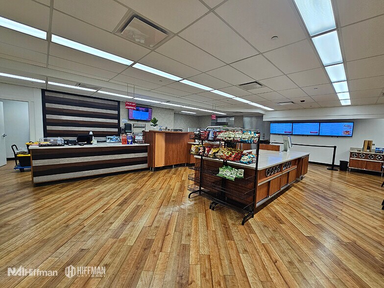 More Photos Of 720 E Butterfield Rd, Lombard Business Park For Lease